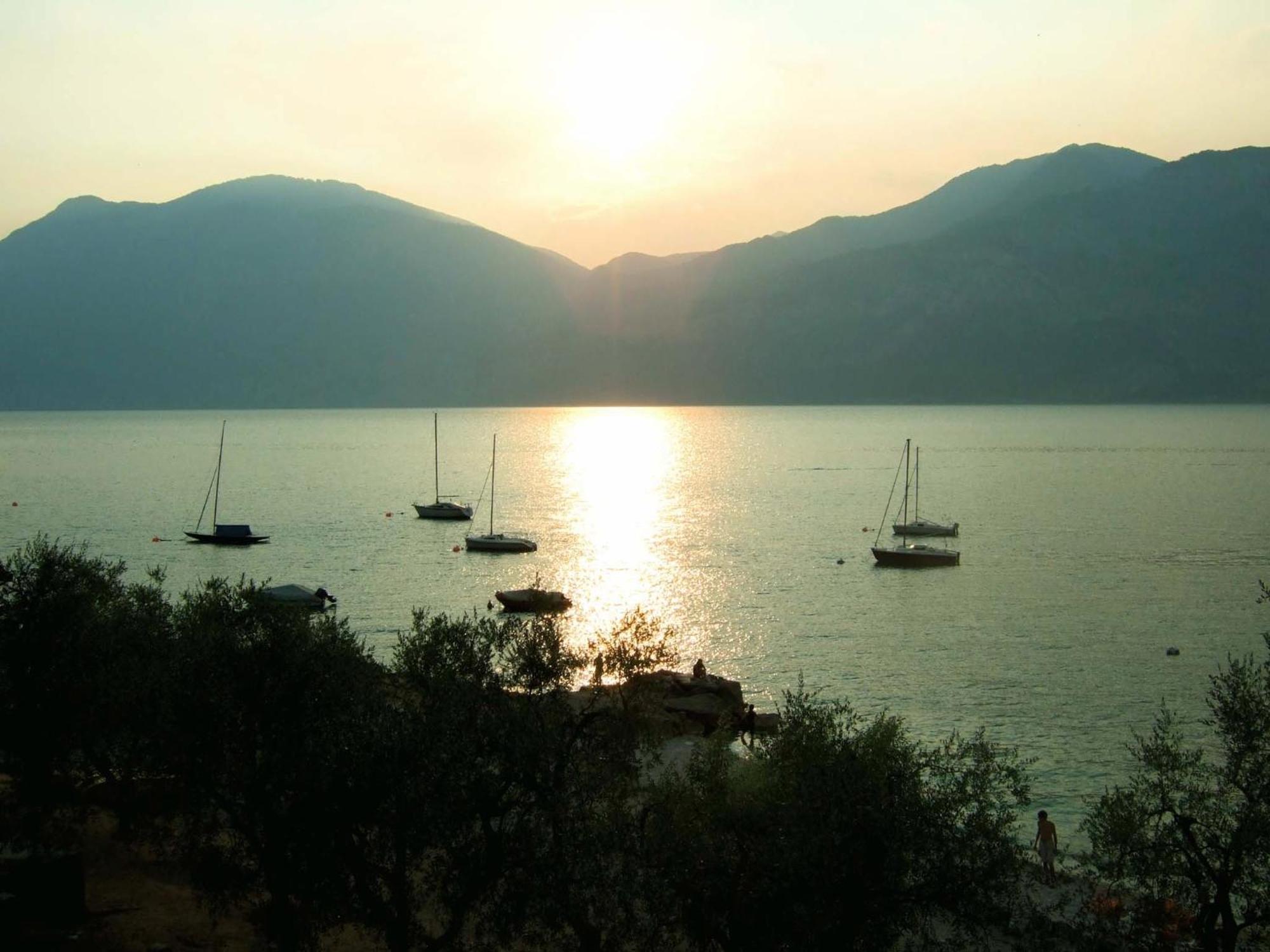 Aquacamp Hotel Brenzone sul Garda Exterior photo